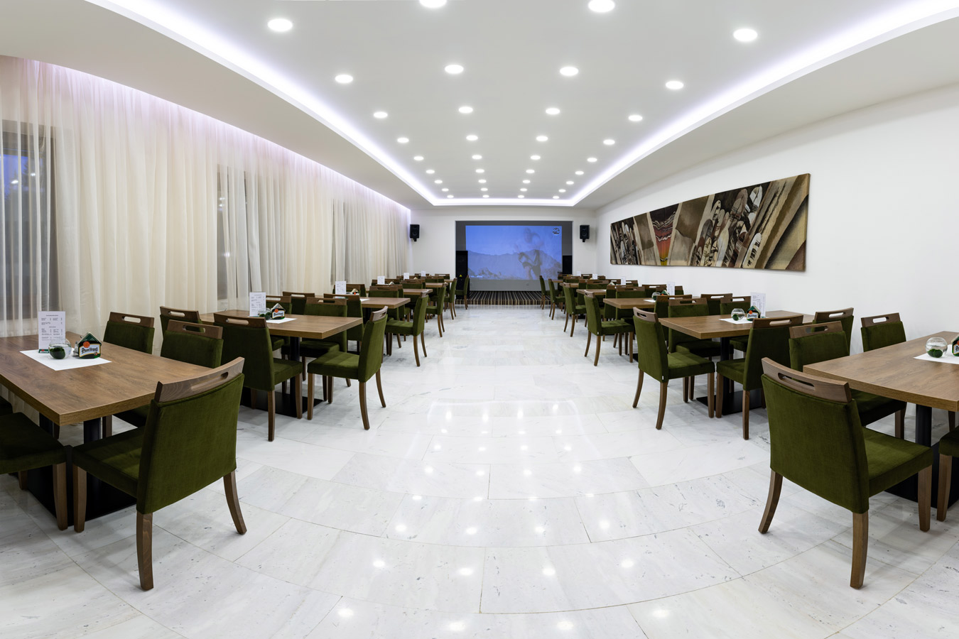 Restaurace a bar v hotelu Kamzík