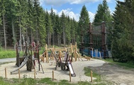 Dětské hřiště u hotelu Kamzík
